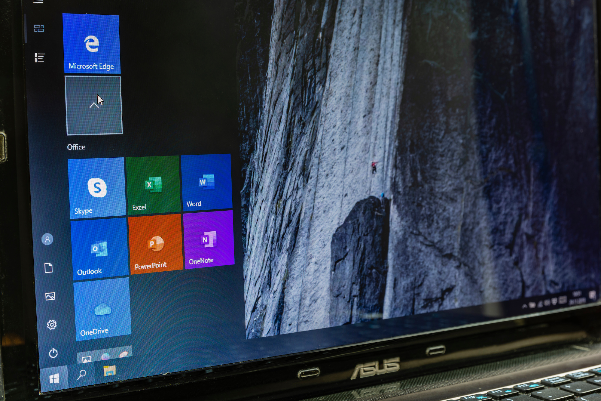 Sådan skifter du baggrund på Windows 10 uden aktivering